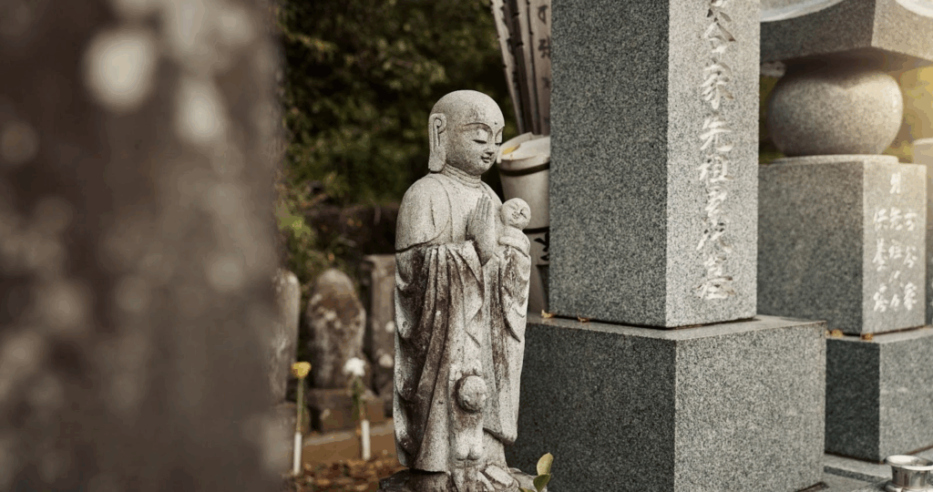 grave buddhist statue